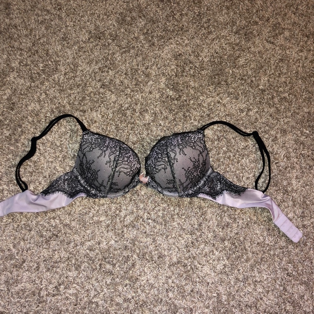 Victoria’s Secret 34a lacy bra